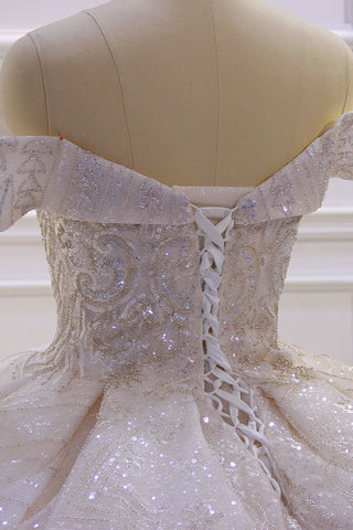 Elegantes, langes, schulterfreies Ballkleid aus Satin mit Pailletten und Perlen