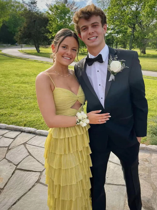 Curitis | Vestido largo formal amarillo con escote en forma de cerradura, tirantes finos y volantes escalonados  Hover Image