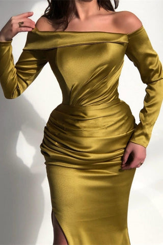 Hinreißendes Ballkleid in Salbeigrün mit fließenden Schlitzärmeln