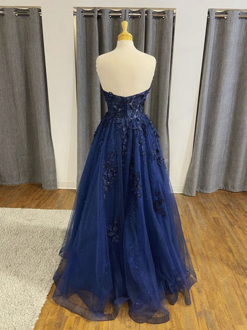 Dunkelmarineblaues, langes, rückenfreies A-Linien-Ballkleid aus Tüll und Spitze