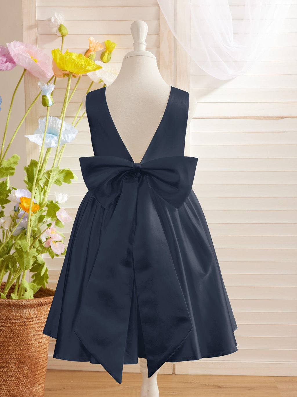 Elegant A-line Satin V-Back Bow Knee-length Flower Girl Dress - photo 3