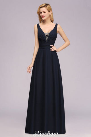 Vestido de dama de honor de corte A con escote en V profundo y cuentas, largo hasta el suelo.
