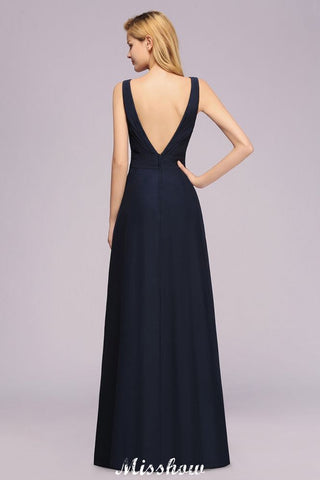 Vestido de dama de honor de corte A con escote en V profundo y cuentas, largo hasta el suelo.