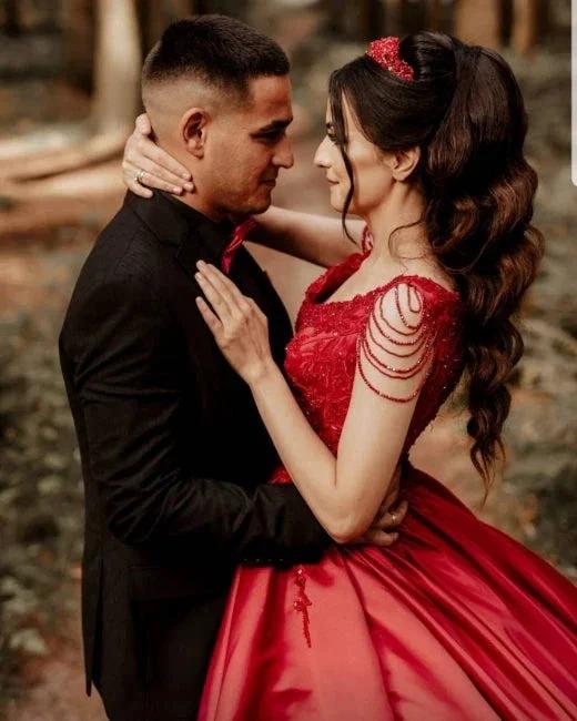 Designer Red A-Line Sleeveless Wedding Dresses With Lace by misshow.com