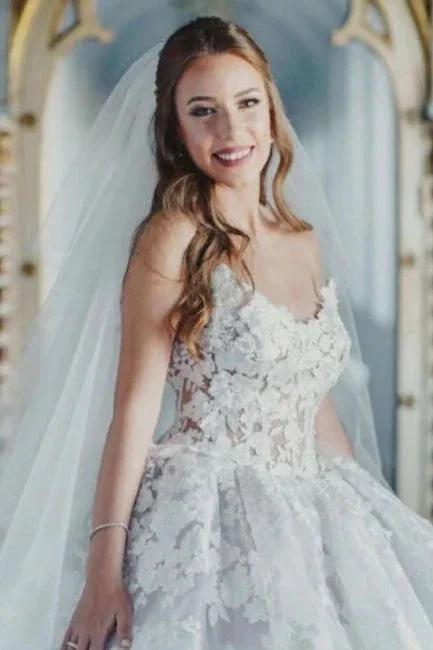 Dignified Sweetheart Sleeveless Ball Gown Tulle Wedding Dresses with Lace by misshow.com