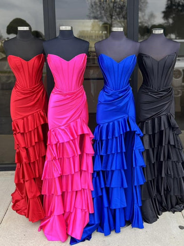 Diya | Meerjungfrau-Ballkleid mit trägerlosem Satin und Rüschen und Schlitz