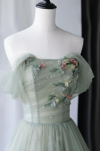 Drusilla | Prinzessinnen-Ballkleid aus schulterfreiem, besticktem Tüll in Salbeigrün 