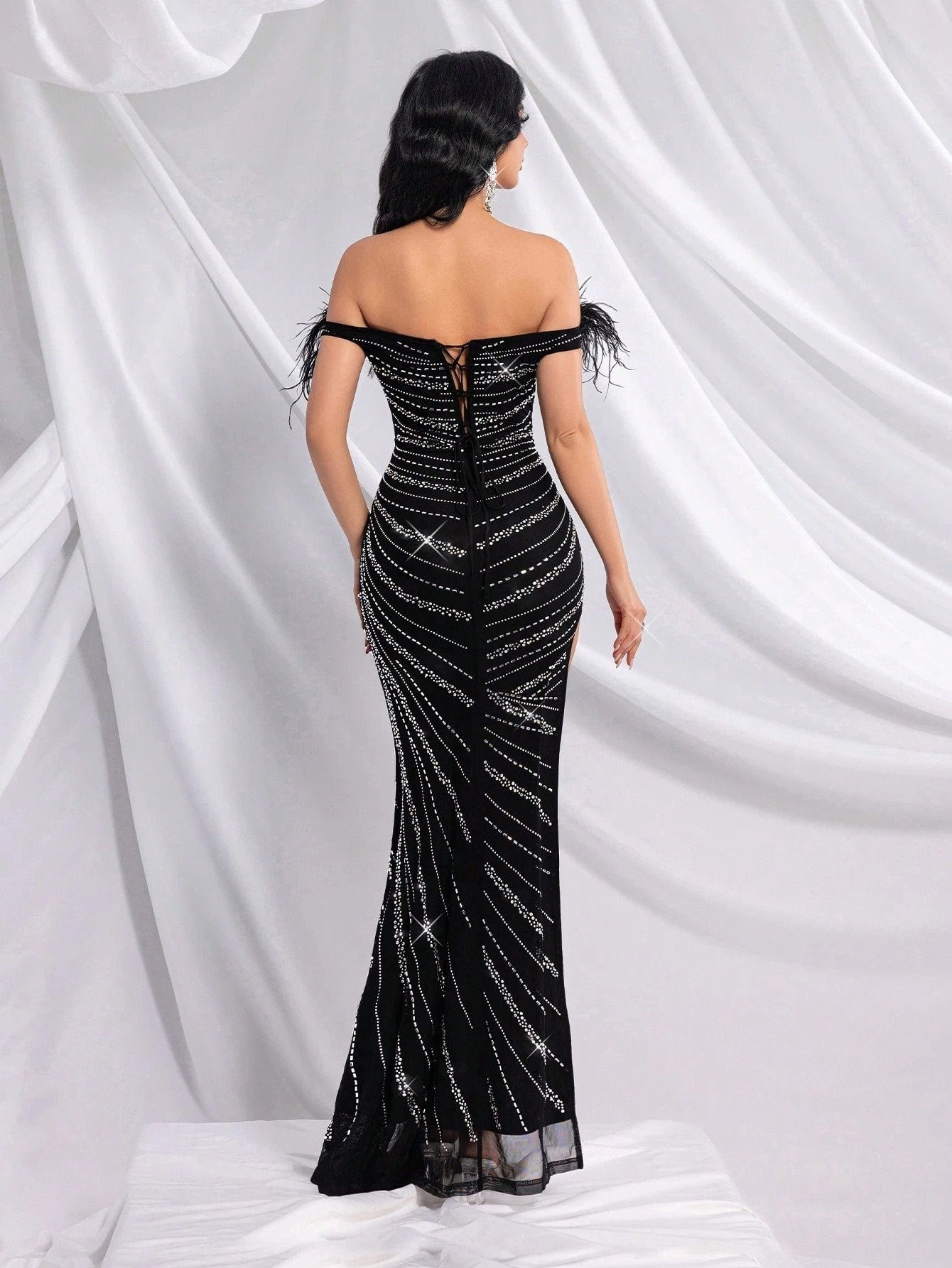 QOQ Fashionable And Elegant Black Faux Fur Patchwork Shoulder Dress Rhinestone Embellished Suitable For Formal Dinners And Galas - view 2