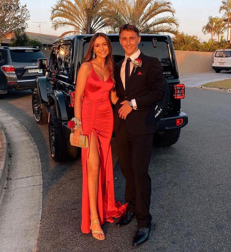 Red Long Mermaid V-neck Backless Evening Prom Dress with Slit by BIZTUNNEL