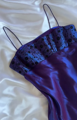 Hermoso vestido de fiesta largo de satén morado con corte en A, vestido formal de noche Y7510