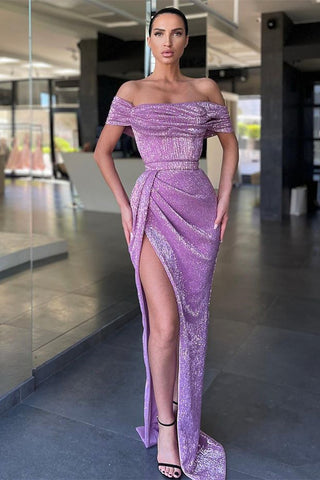 Lilafarbenes, schulterfreies Ballkleid mit Schlitz vorn und Pailletten