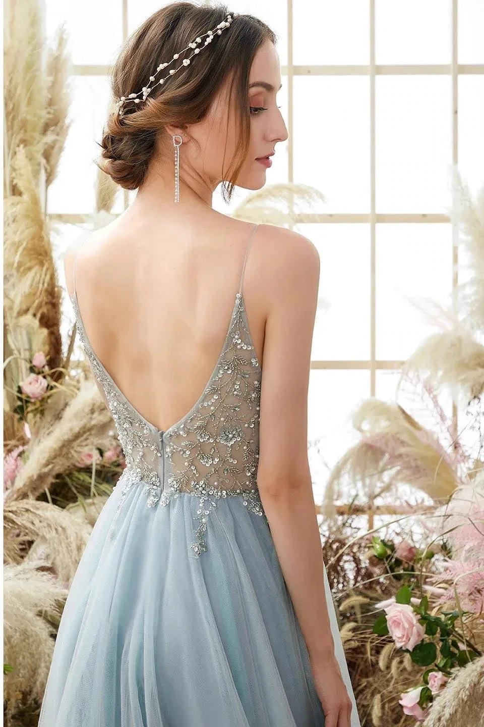 Elegantes blaues A-Linien-Ballkleid mit V-Ausschnitt, Spaghettiträgern, Schlitz vorne und Perlenbesatz
