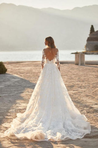 Elegantes vestidos de novia de corte A con apliques de encaje y mangas