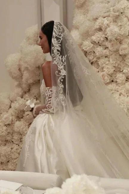 Elegant A-Line Tulle Scoop Sleeveless White Wedding Dress With Appliques by misshow.com
