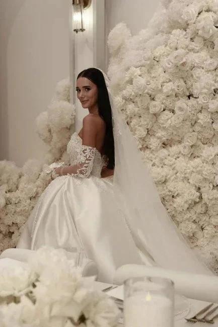 Elegant A-Line Tulle Scoop Sleeveless White Wedding Dress With Appliques by misshow.com