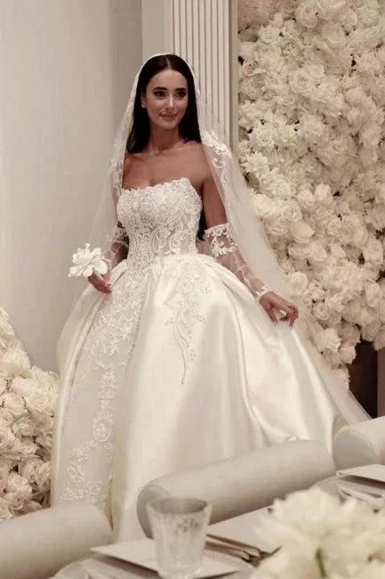 Elegant A-Line Tulle Scoop Sleeveless White Wedding Dress With Appliques by misshow.com