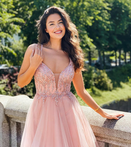 Elegante vestido de fiesta largo de tul con cuentas y escote en V en forma de A sin espalda