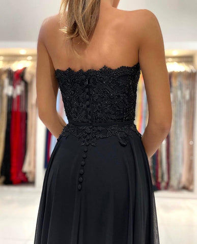 Elegante vestido de fiesta negro largo de gasa con escote en A y abertura
