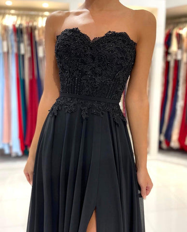 Elegante vestido de fiesta negro largo de gasa con escote en A y abertura