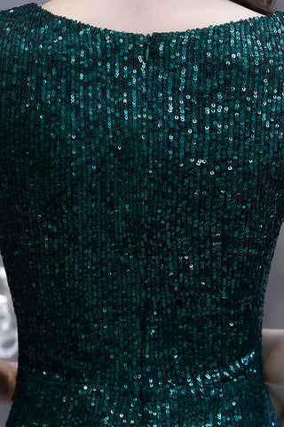 Elegantes langes Ballkleid mit Flügelärmeln und grünen Pailletten