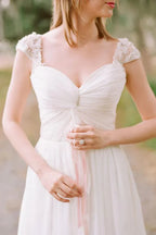 فستان زفاف طويل من الشيفون بأكمام قصيرة وأسلوب صدر القلب أنيق WD030