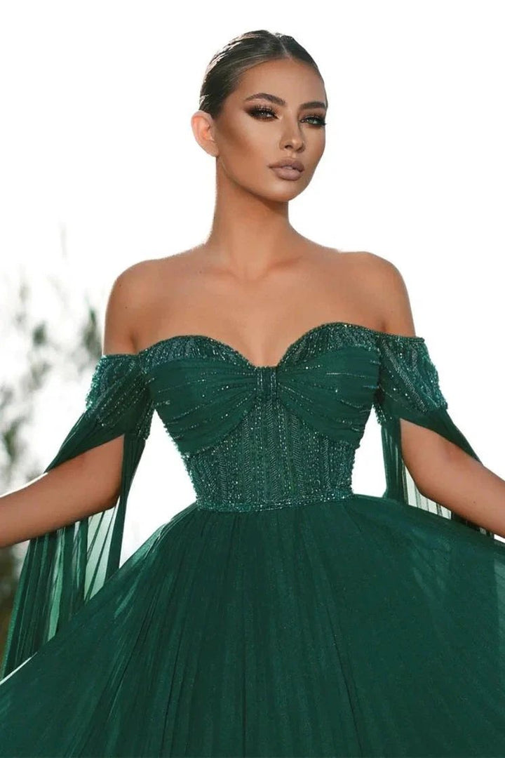 Robe de bal élégante vert foncé à paillettes, décolletée et évasée