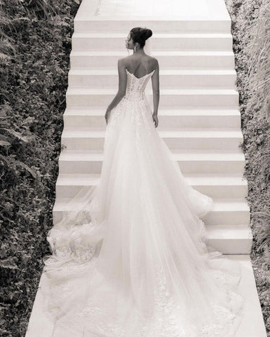 Elegant Designer Appliques A-line Wedding Dresses With Lace