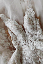 Elegant Floor length ivory lace princess wedding dress by BIZTUNNEL