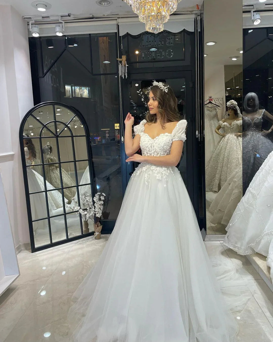 Elegant Floor Length Sweetheart Short Sleeves A-Line Tulle Wedding Dress