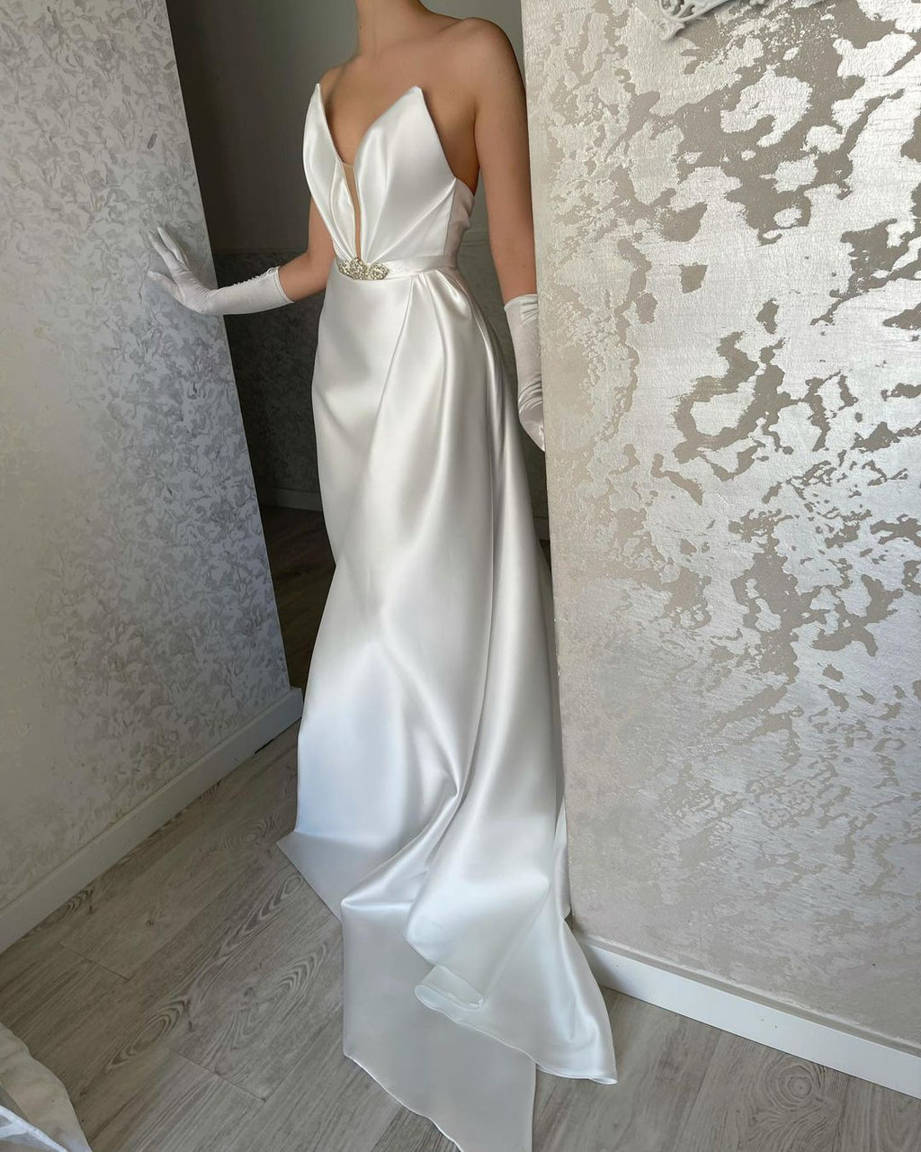 Elegant Floor Length V-neck Sleeveless Satin Prom Dress