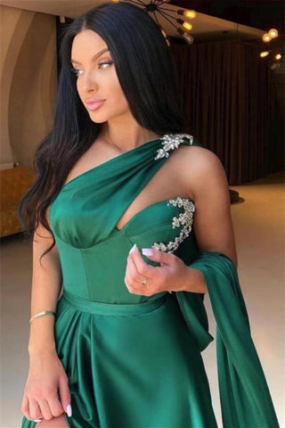 Elegante vestido de fiesta verde de un solo hombro, corte A y cuentas