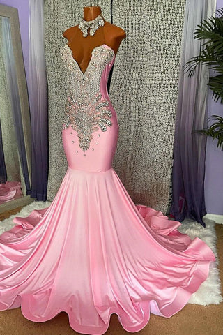 Elegantes, ärmelloses Meerjungfrau-Ballkleid mit hohem Halsausschnitt und Perlen
