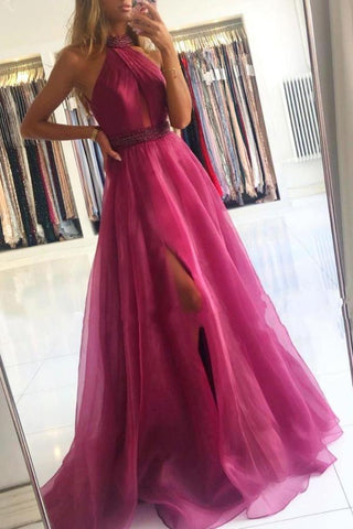 Elegante vestido de fiesta largo de tul con escote halter y abertura en forma de A