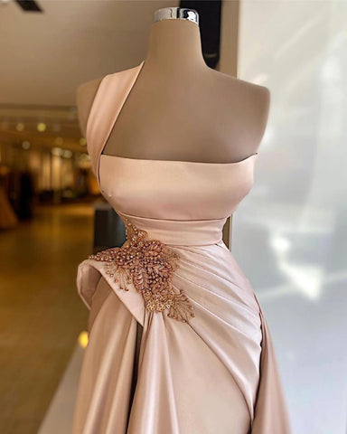 Elegante vestido de fiesta largo de corte A con un solo hombro, apliques de encaje y cuentas