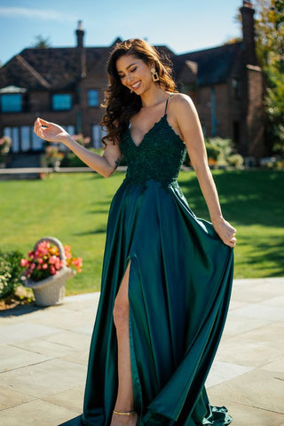 Elegante vestido de fiesta largo de satén sin mangas con escote en V y abertura en la espalda