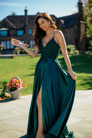 Elegante vestido de fiesta largo de satén sin mangas con escote en V y abertura en la espalda
