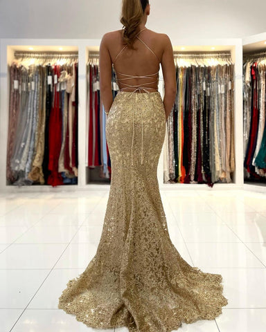 Elegante vestido de fiesta largo de sirena con tirantes finos, espalda descubierta y apliques de encaje