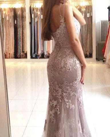 Elegante vestido de fiesta largo de sirena con escote en forma de corazón y tirantes finos con apliques de encaje