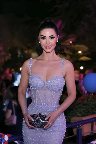 Elegante vestido de fiesta formal de sirena largo con escote en forma de corazón y tirantes finos de tul con cuentas