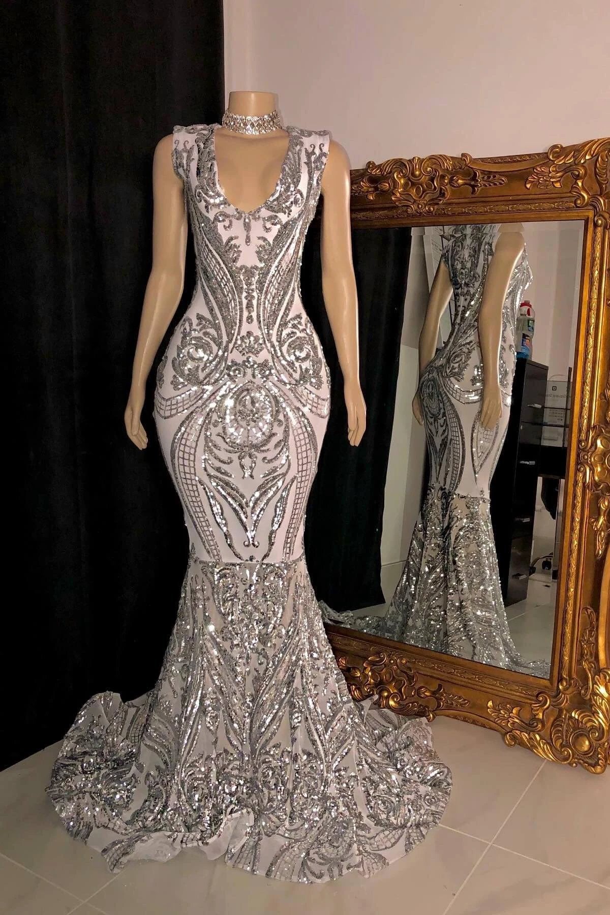 Elegant Long Mermaid V-neck Sleeveless Prom Dress With Applique by misshow.com