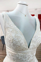 Elegant Long Princess V-neck Tulle Backless Wedding Dress with Lace by BIZTUNNEL