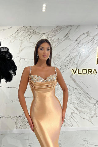 Elegante vestido de fiesta largo sin mangas con lentejuelas y tirantes finos