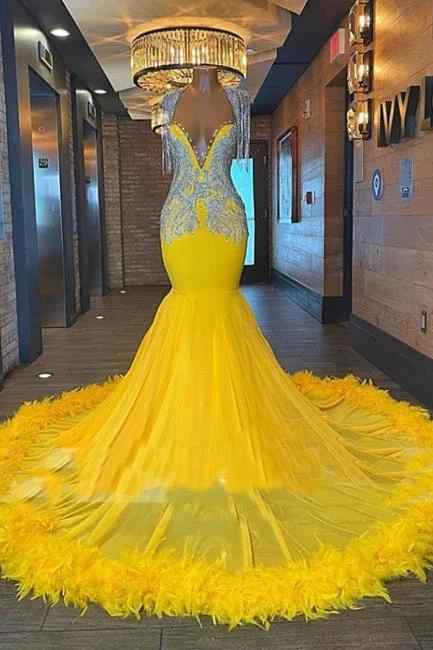 Elegante abito lungo giallo senza maniche a sirena con nappine, perline e applicazioni per il ballo di fine anno