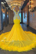 Elegante abito lungo giallo senza maniche a sirena con nappine, perline e applicazioni per il ballo di fine anno