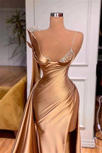 Vestido de cerimónia elegante com um ombro só, mangas compridas, lantejoulas e racha