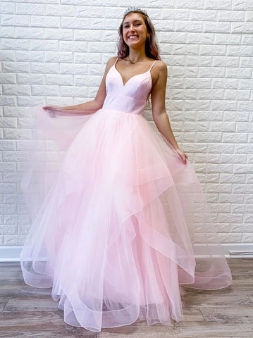 Elegante vestido de fiesta largo de organza con tirantes finos y escote en V estilo princesa