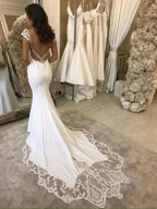 Vestidos de Noiva Elegantes em Cetim Marfim com Renda em Estilo Sereia e Sem Mangas