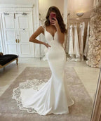Vestidos de Noiva Elegantes em Cetim Marfim com Renda em Estilo Sereia e Sem Mangas