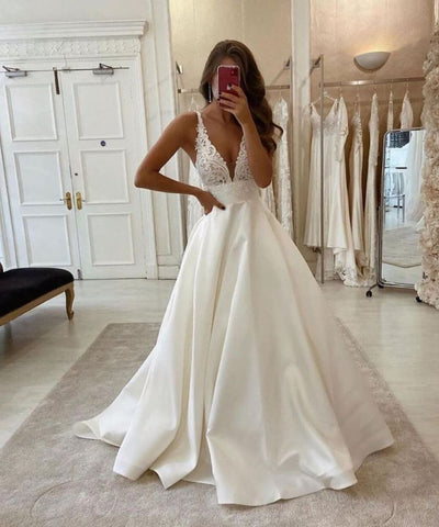 Elegant Sleeveless Tulle Backless A-Line Wedding Dresses With Lace