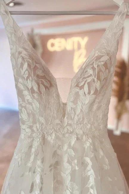 Elegant sweetheart V-neck sleeveless a-line lace Wedding dresses by misshow.com